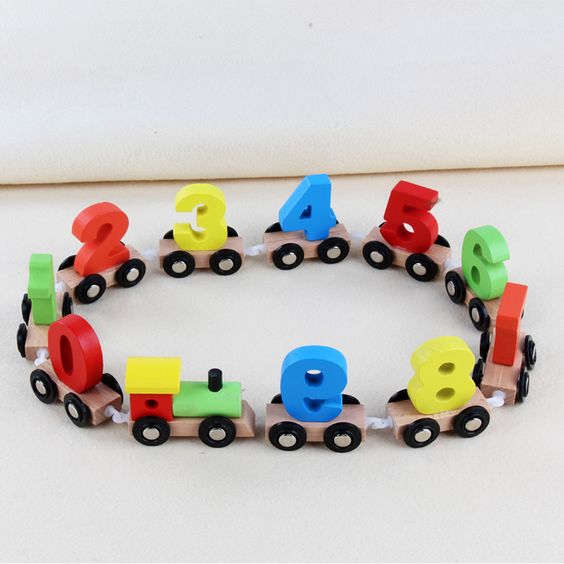 TREN EN MADERA DE NUMEROS